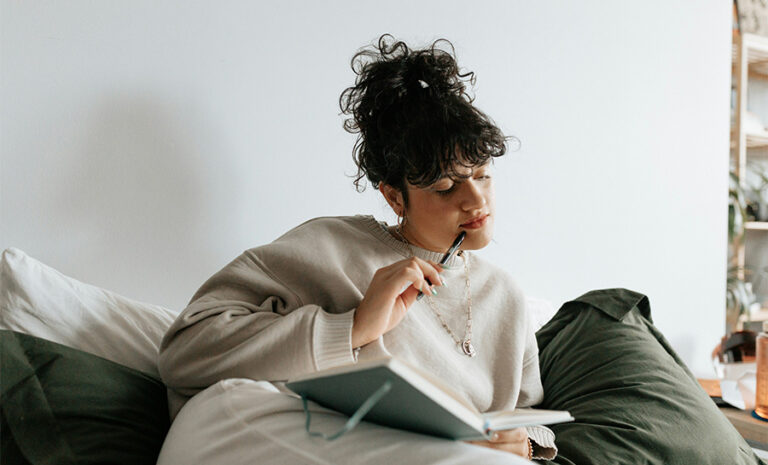 21 Each day Journal Prompts to Kickstart Your Private Progress